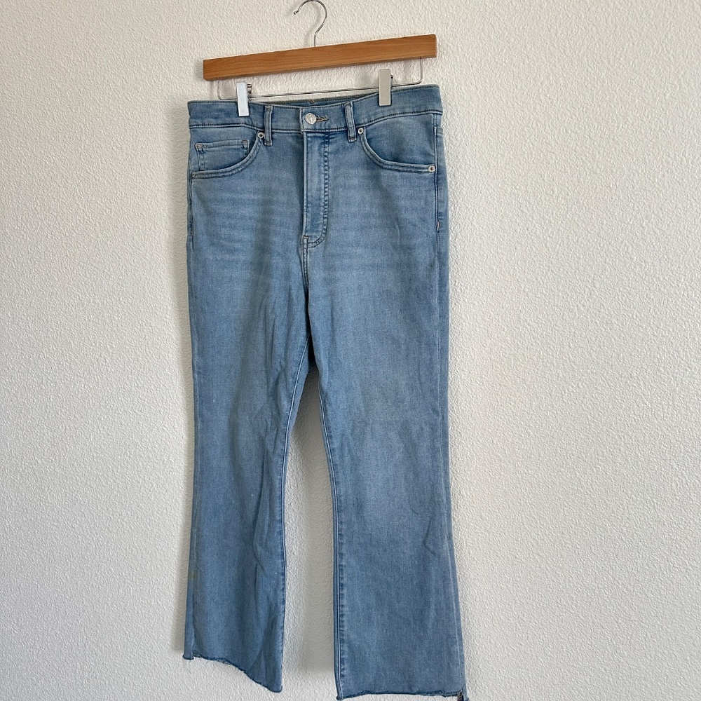 Express Cropped Flare High Rise Jeans 12/R - Picture 2 of 13